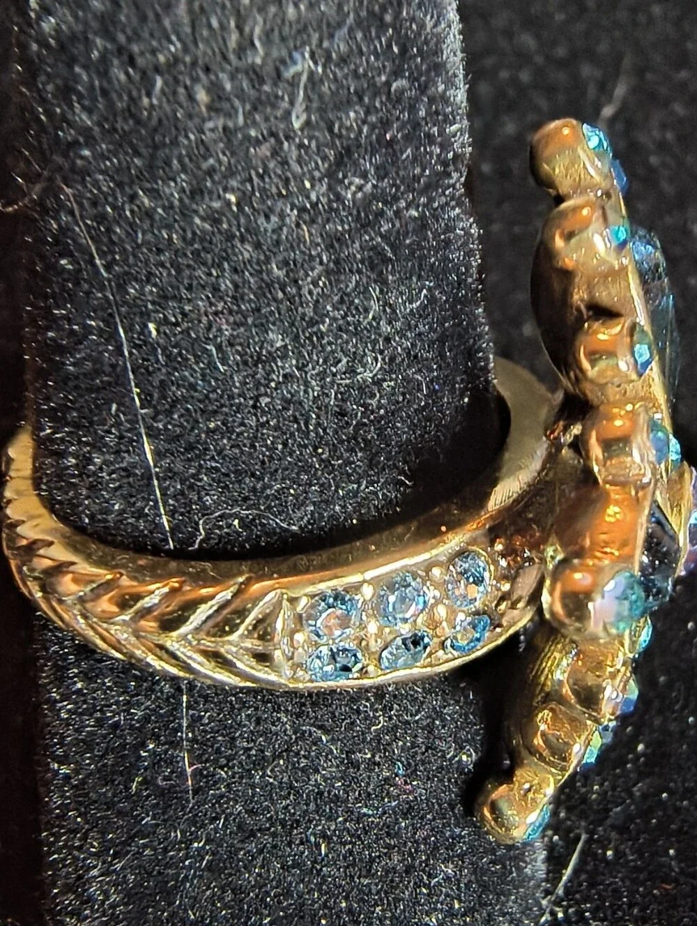 Heidi Daus Floral Crystal Statement Ring Size 9 Blue AB Rhinestone Gold Tone NOS